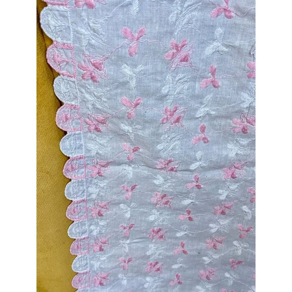 VINTAGE TABLE RUNNER Pink White Embroidered - Scalloped Edge - 38" x 12" -Floral - Picture 6 of 10
